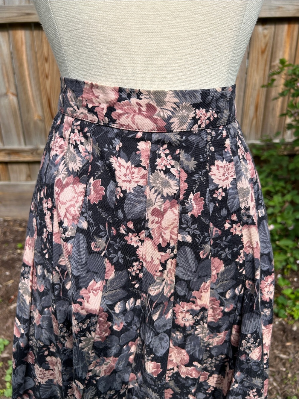 Vintage Laura Ashley Floral Midi Skirt Made in Great Britain Size 10/26” waist - Picture 3 of 9